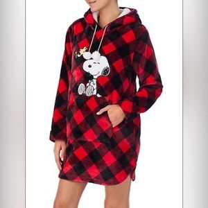 Peanuts Snoopy and Woodstock hoodie throw pajamas